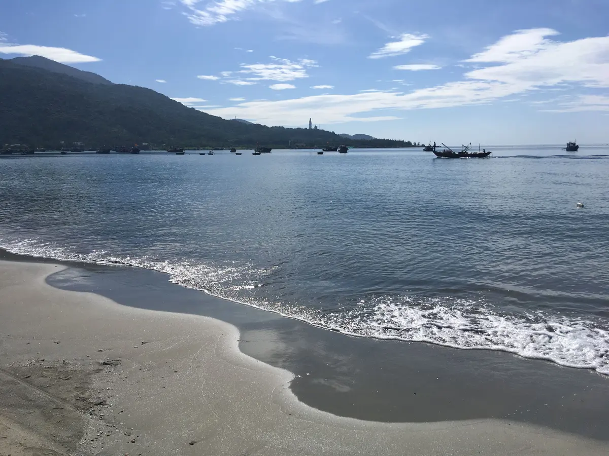 峴港・山茶半島・靈應寺與薄紗KTV